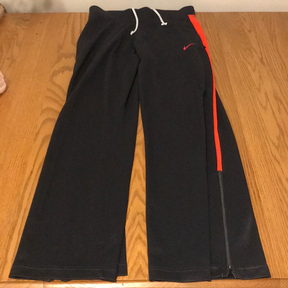NWOT! Nike Dri-Fit Joggers w/ ankle zippers (Med.)